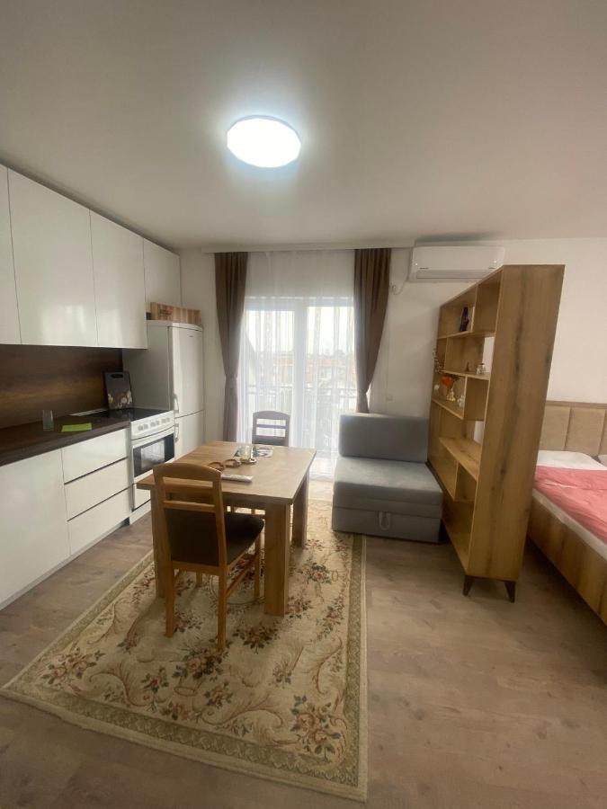 White Apartments Kosovo Polje 外观 照片